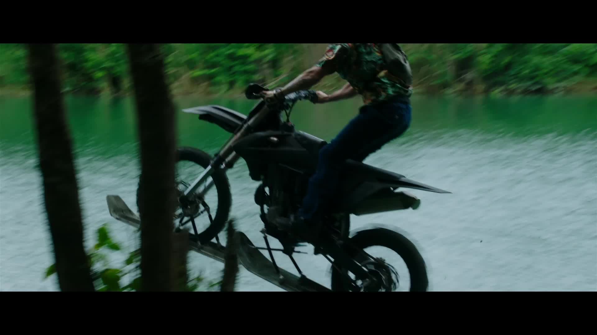 极限运动片段：海面飙车追逐
