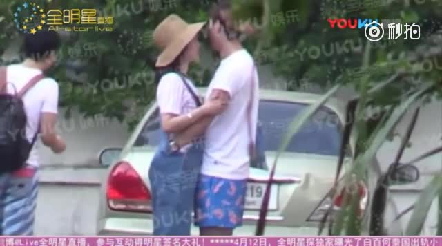 白百何与男模街边调情拥抱贴面摸臀