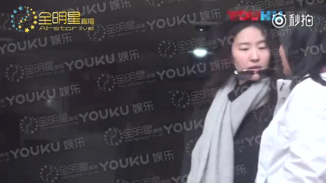 刘亦菲在香格里拉获神秘异性陪同