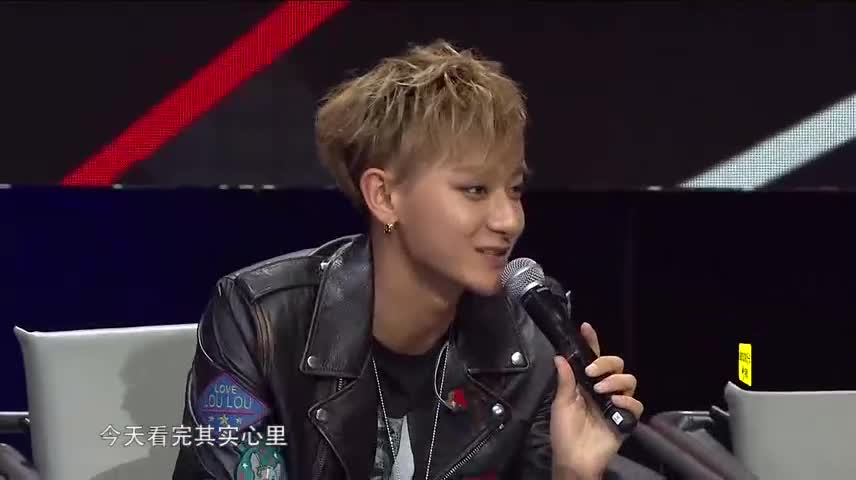 黄子韬登《快男》舞台