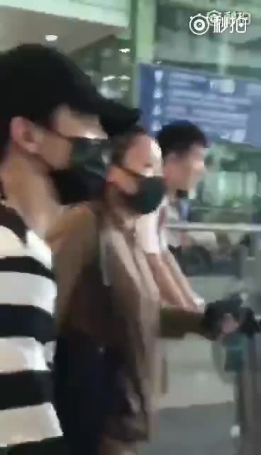 薛之谦首露面