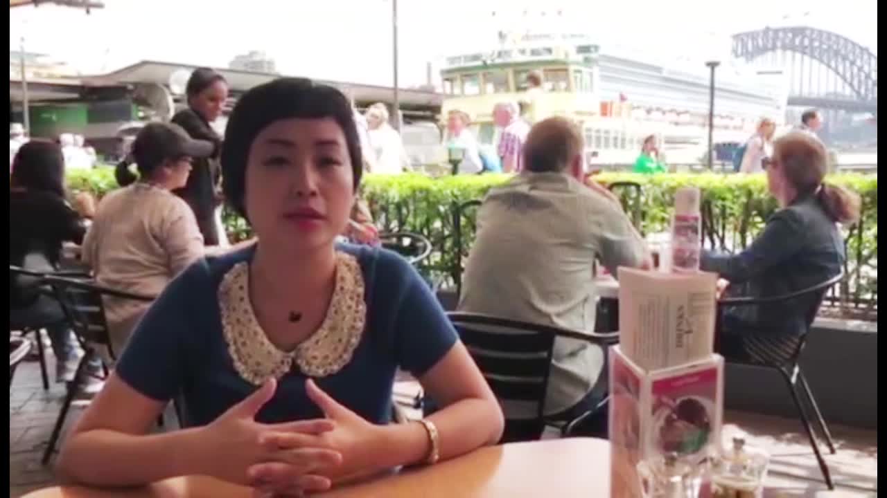 金吉列留学国发中心亚太院校合作部经理宁嘉悦在City Extra Restaurant讲话