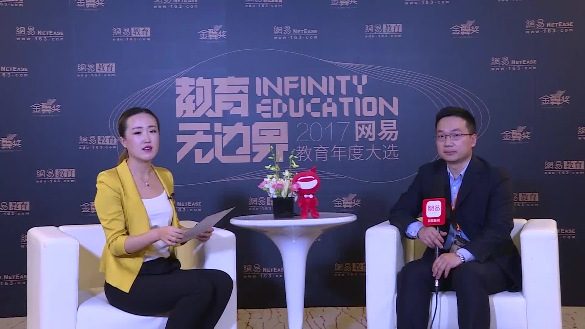 亲亲袋鼠 刘春晓