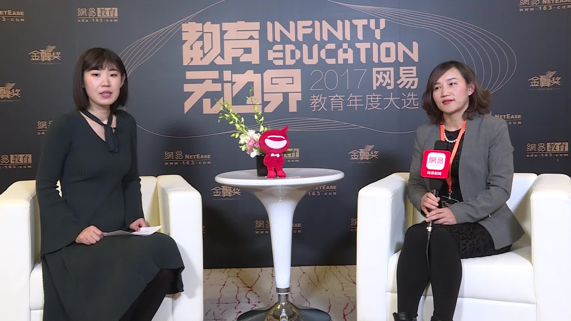 汇佳学校中学部校长 李艳丽 