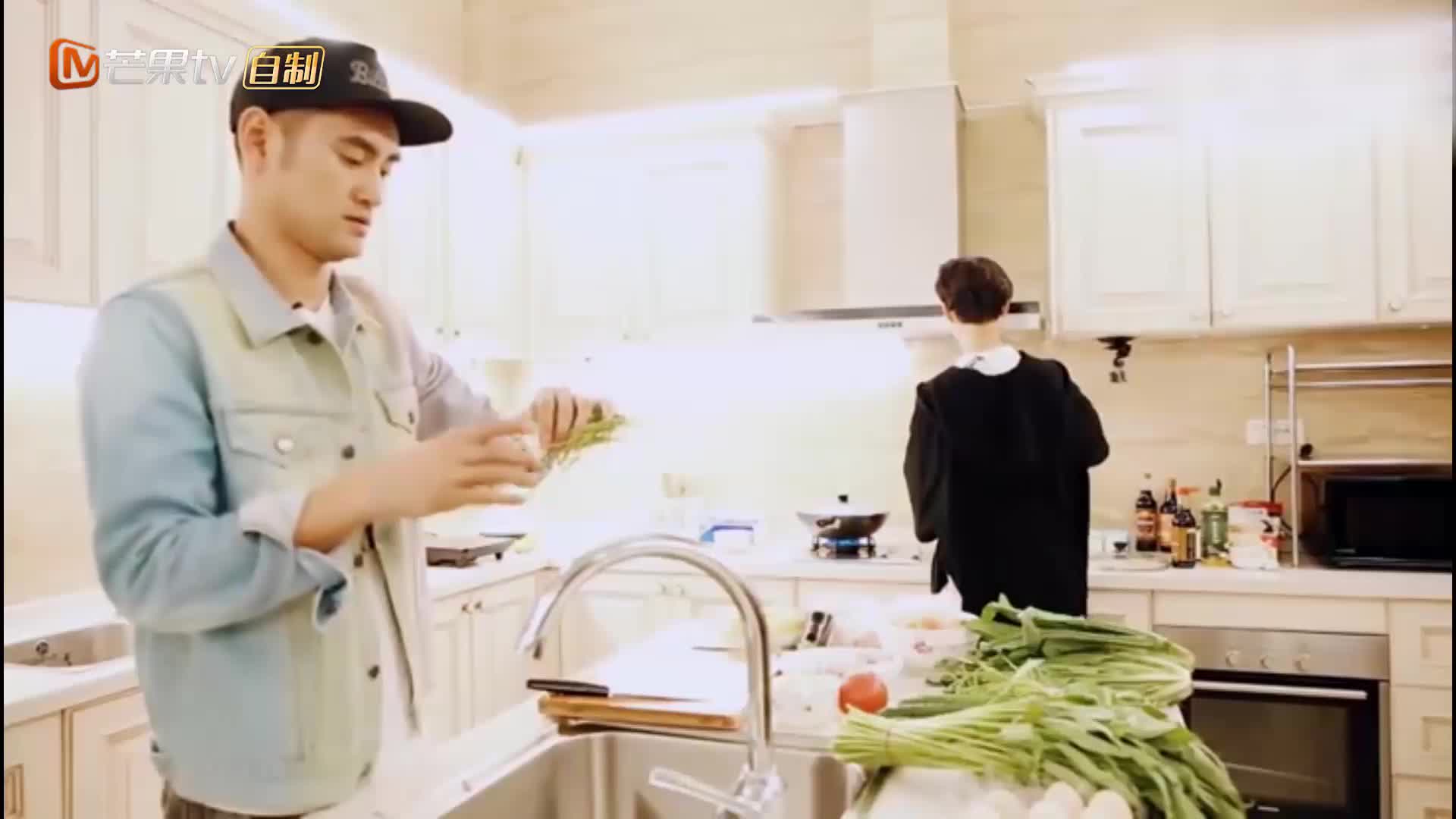 张歆艺买打折葱 袁弘赞其会过日子