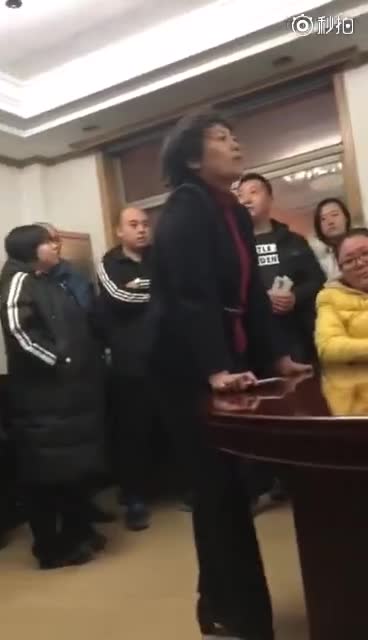 唐山市撤销周边所有路桥收费站 遭收费站工作人员反对