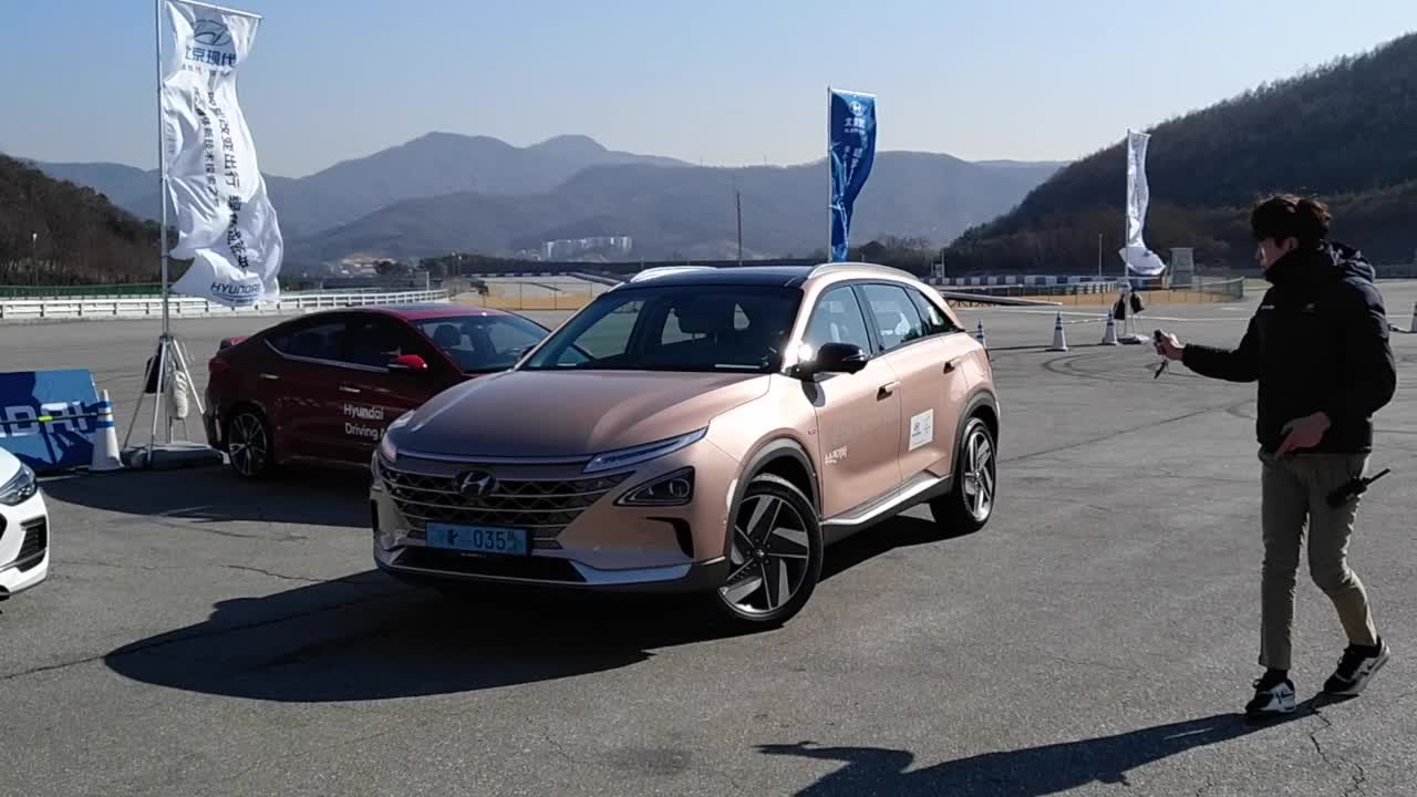 现代NEXO遥控钥匙操作自动泊车