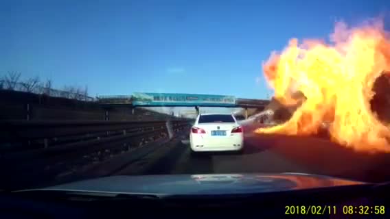 油管车爆炸