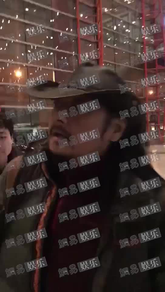 独家：张杨现身 拒绝回应文青女事件 